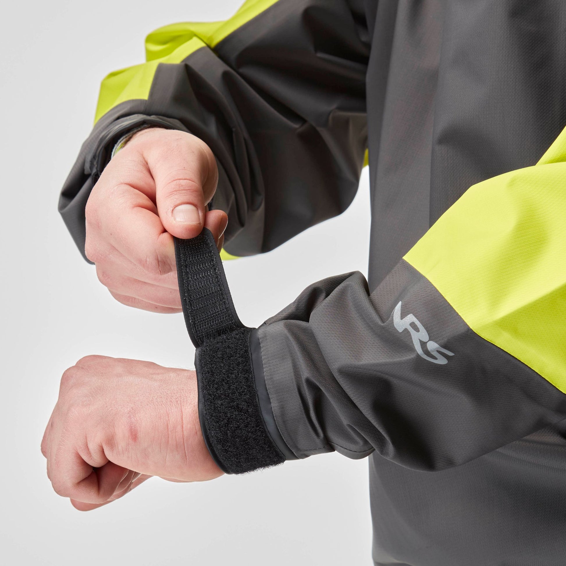 NRS Men's Endurance Splash Jacket Graphite Wrist Strap