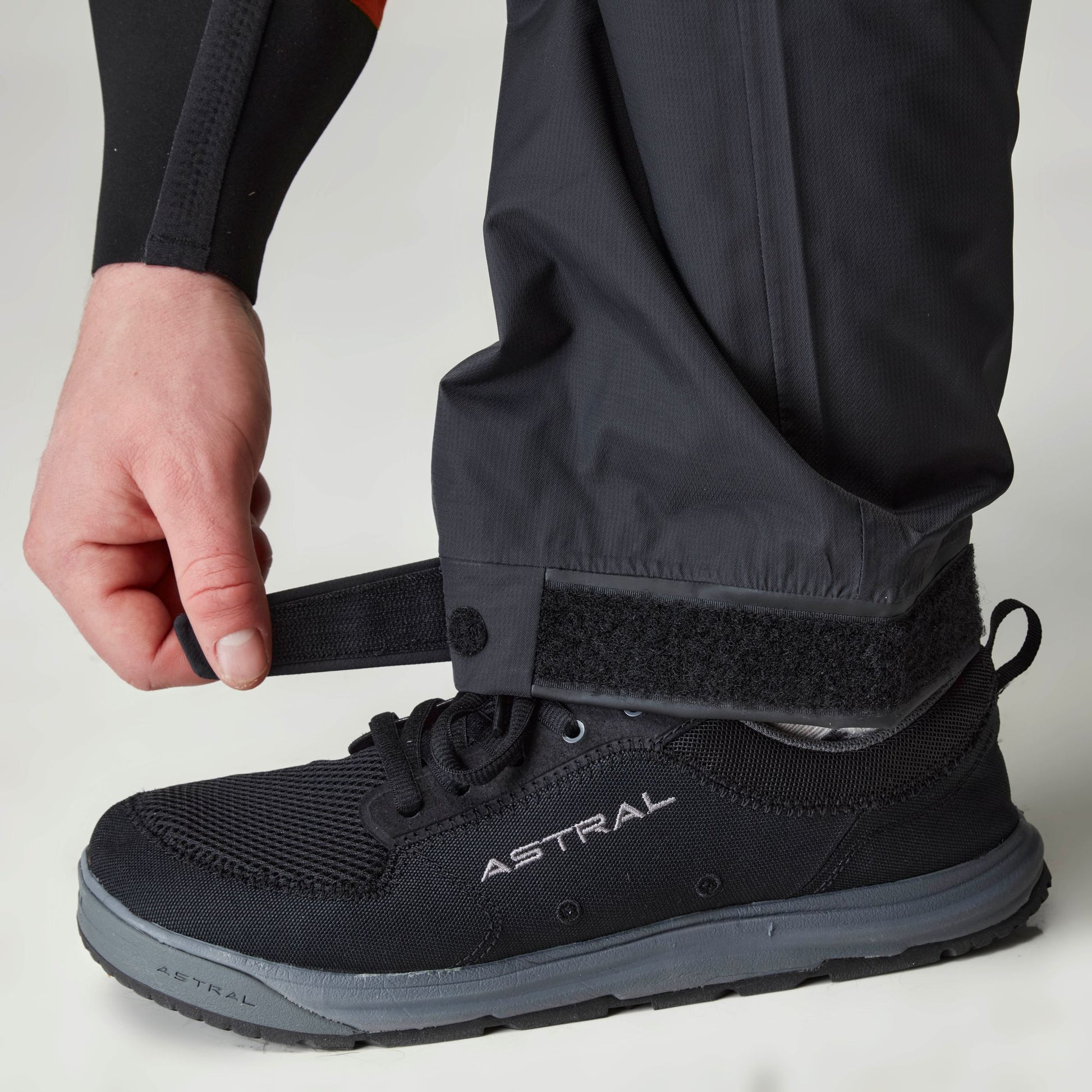 NRS Men's Endurance Splash Pants Black Ankle Strap